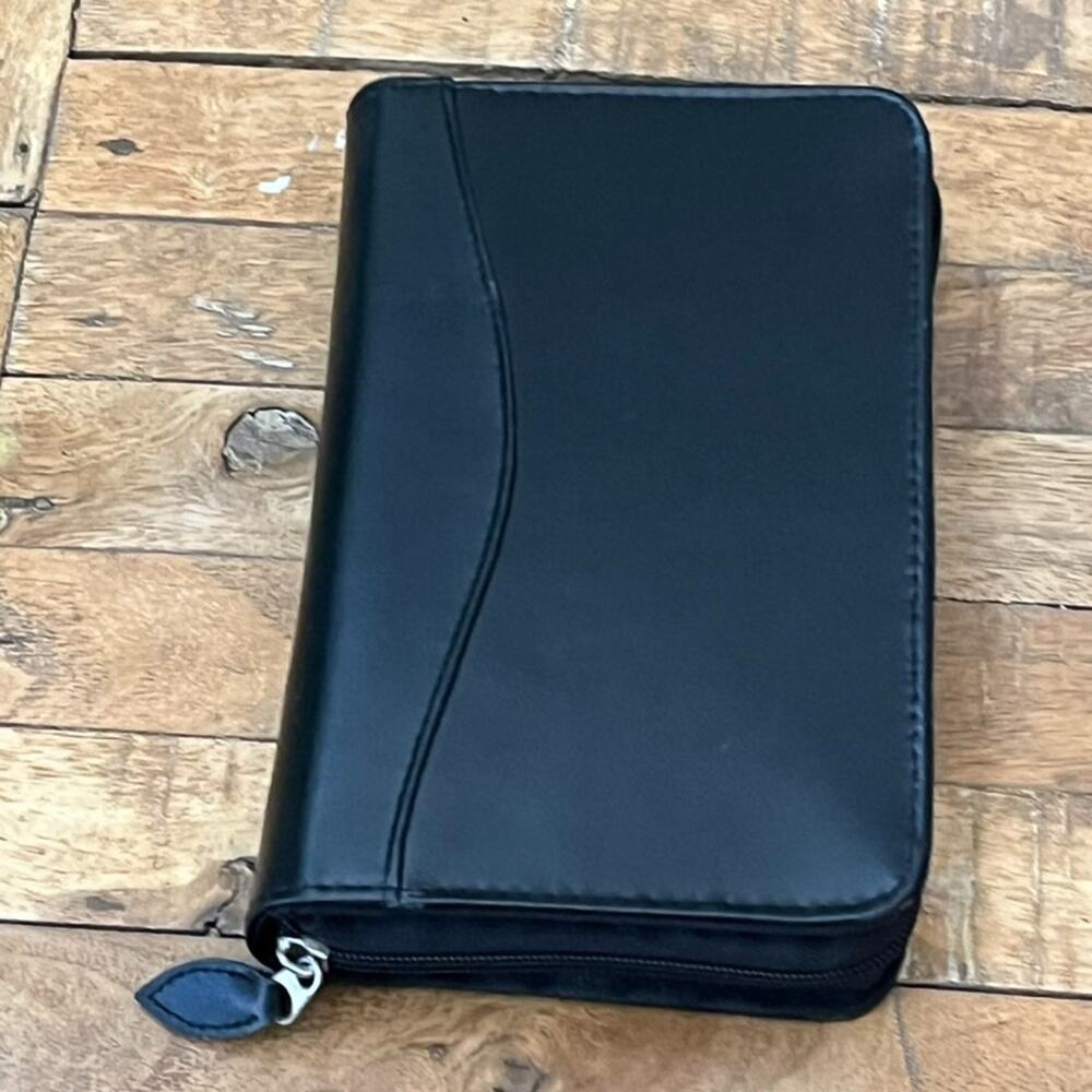 Day Timer Organizer Black Binder Zip-Around 8.5"x5.5" Schedule Book